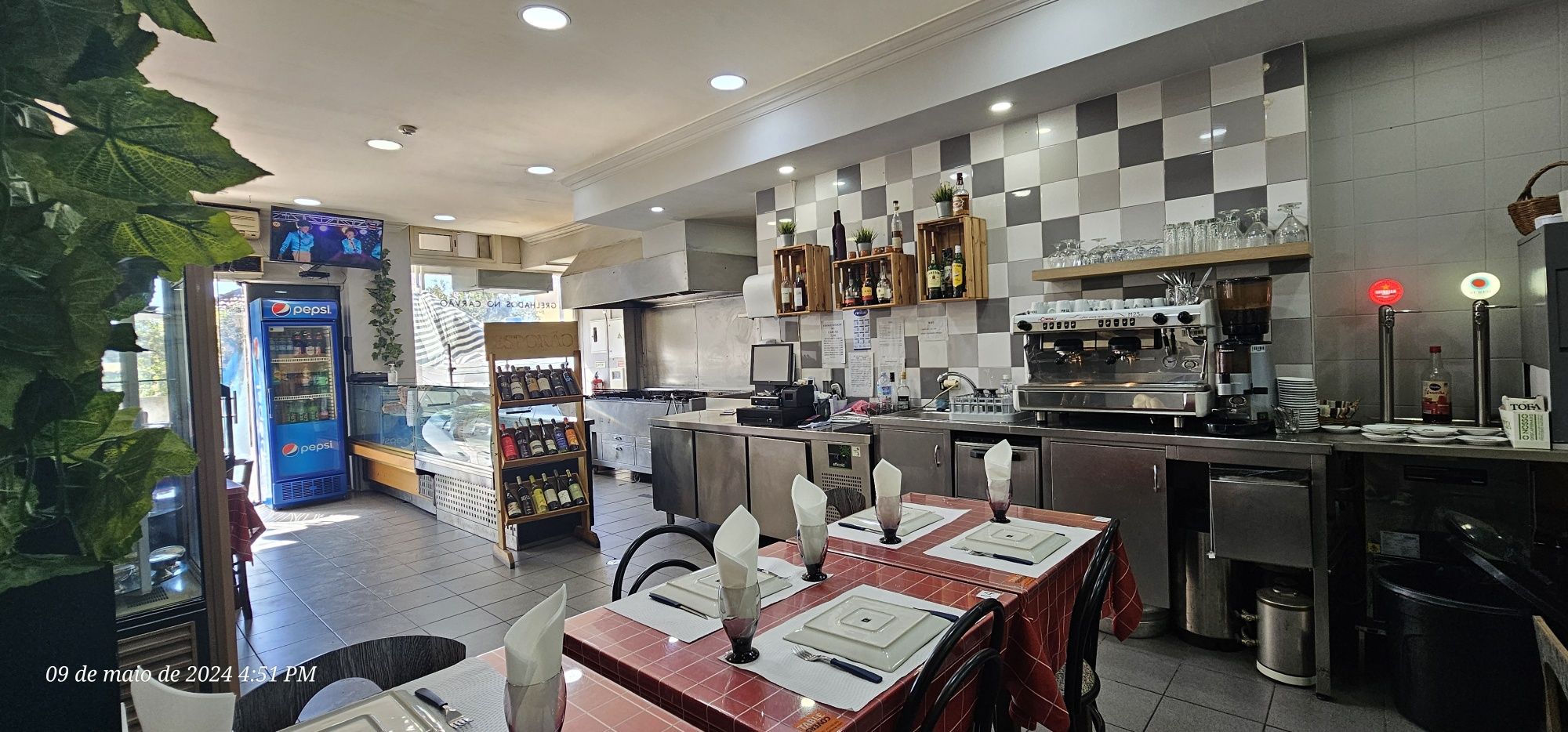 Trespasse de 2 restaurantes a funcionar