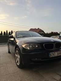 Samochód BMW 118d e87 2010 seria 1 czarny metalik hatchback 143 KM