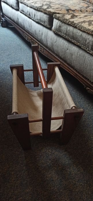 Gazetownik drewniany z plótnem lnianym