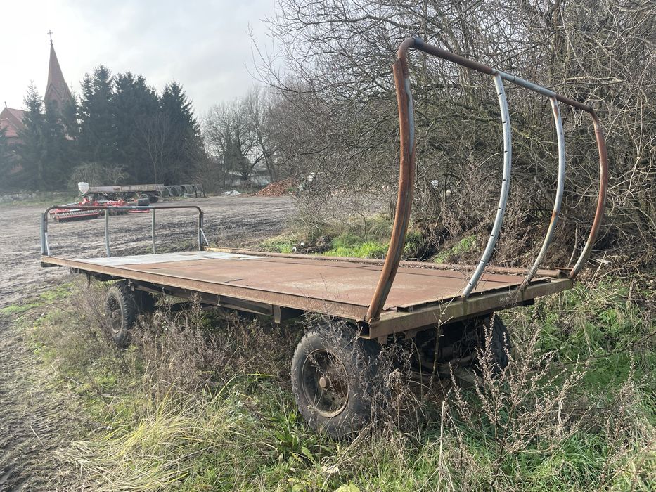 Przyczepa do slomy siana