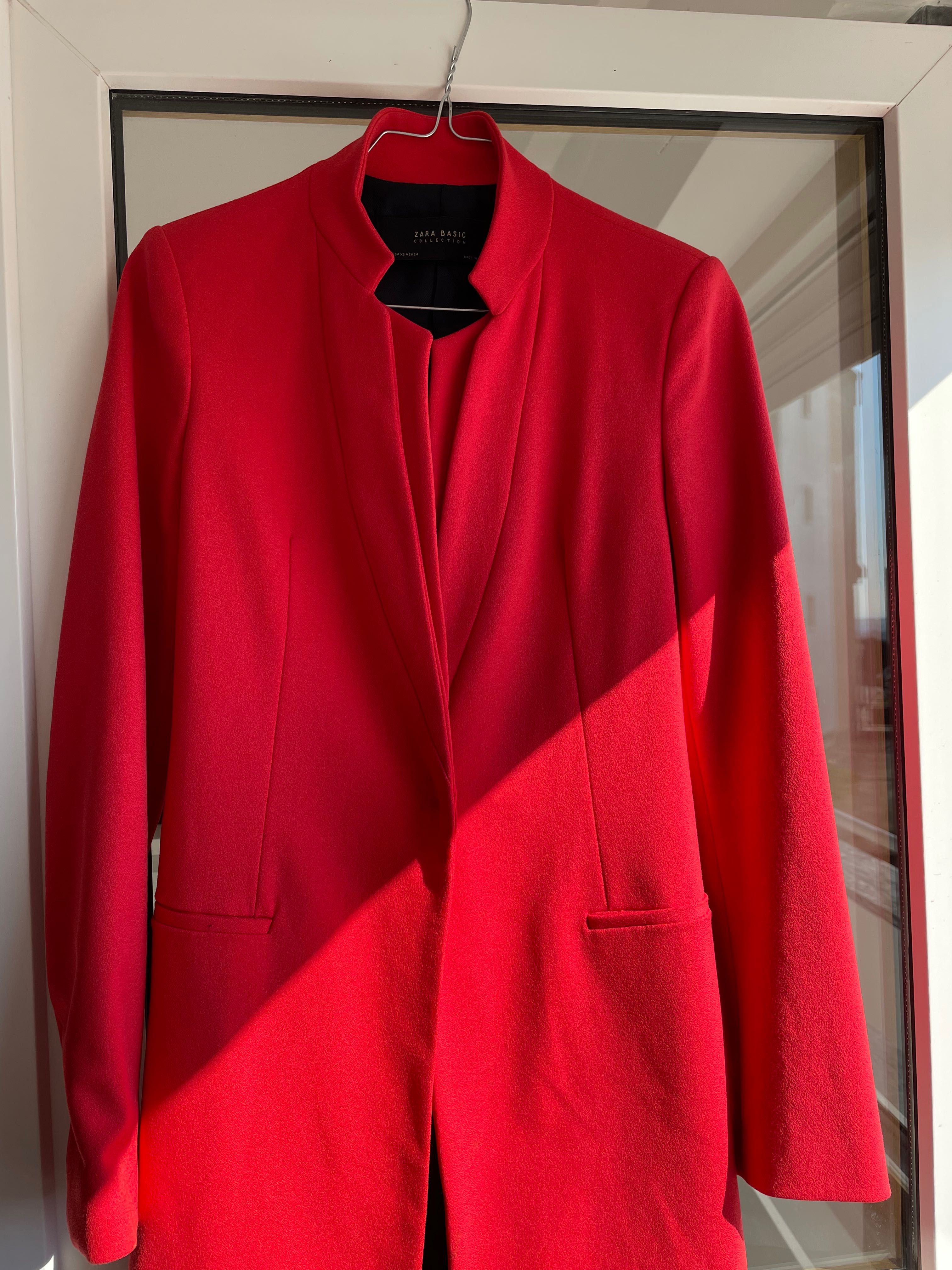 Vendo casaco vermelho Zara, calças, vestidos e gabardina verde