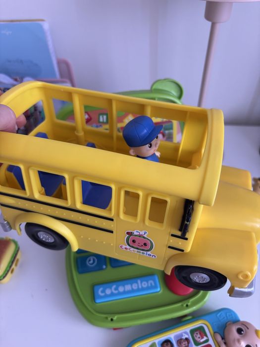 Cocomelon автобус, ноутбук, телефон