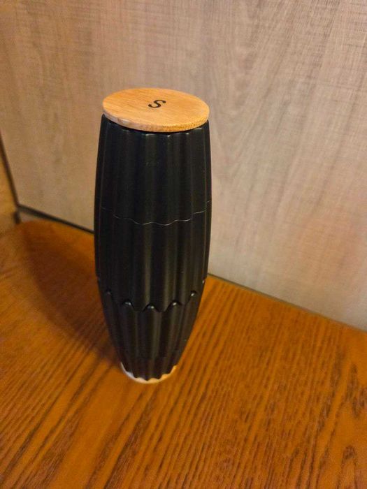 Магнитная двойная мельница для перца и соли AdHoc MagTwo.