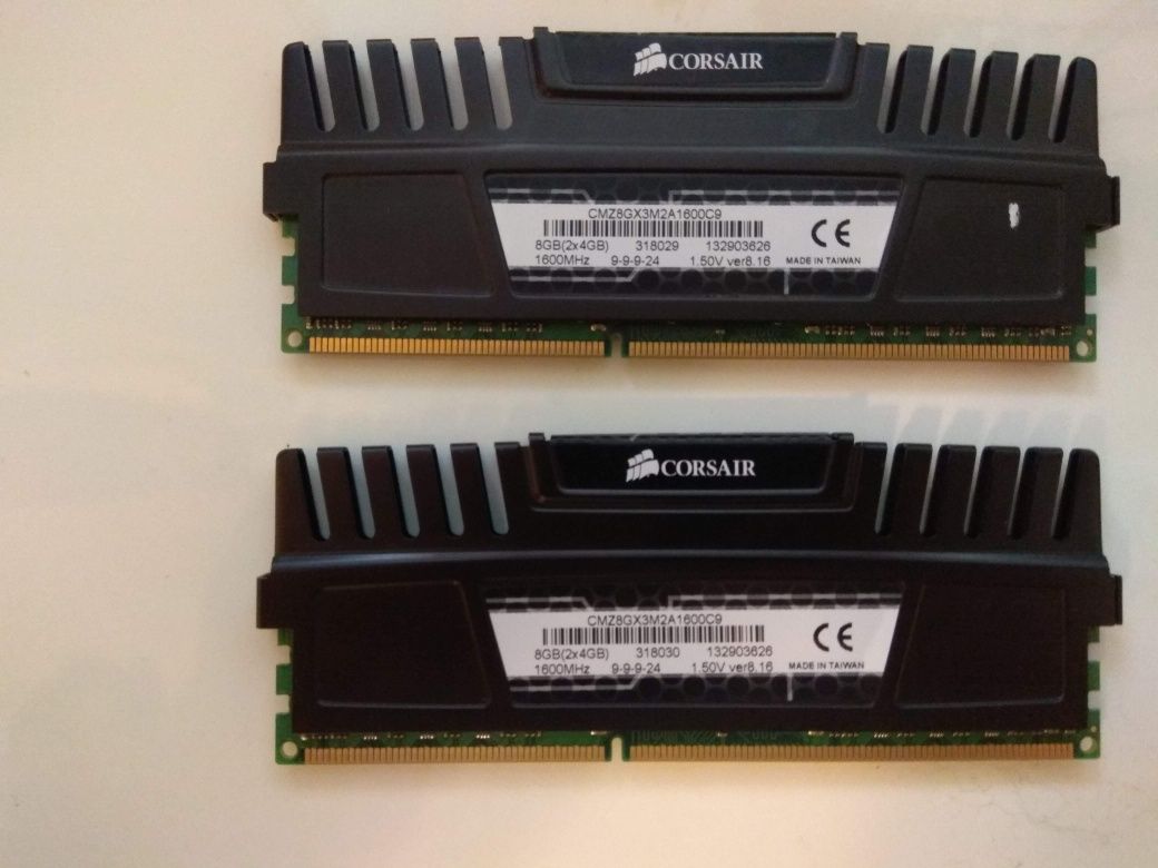 Оперативная память CORSAIR Vengeance  DDR3