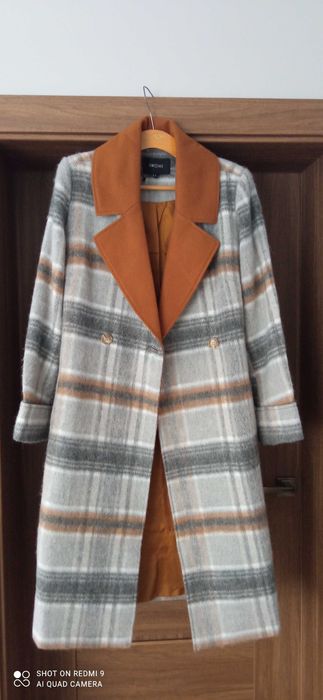 Damski płaszcz w kratkę