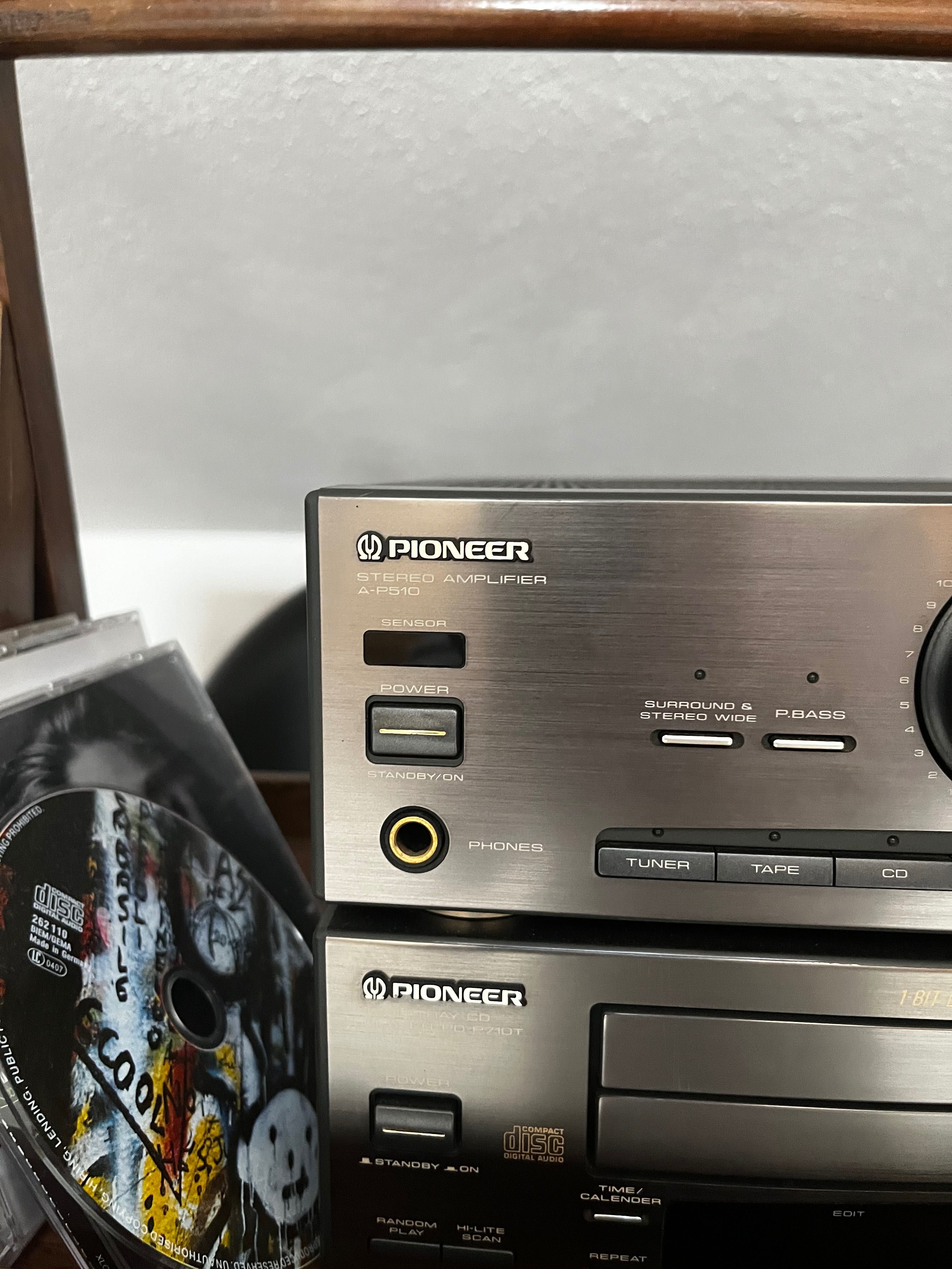 Hi-Fi Pioneer A-P510 (secções separadas) com duas colunas