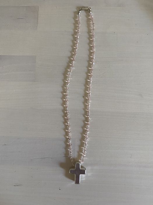 Colar com contas de vidro e Cruz em prata