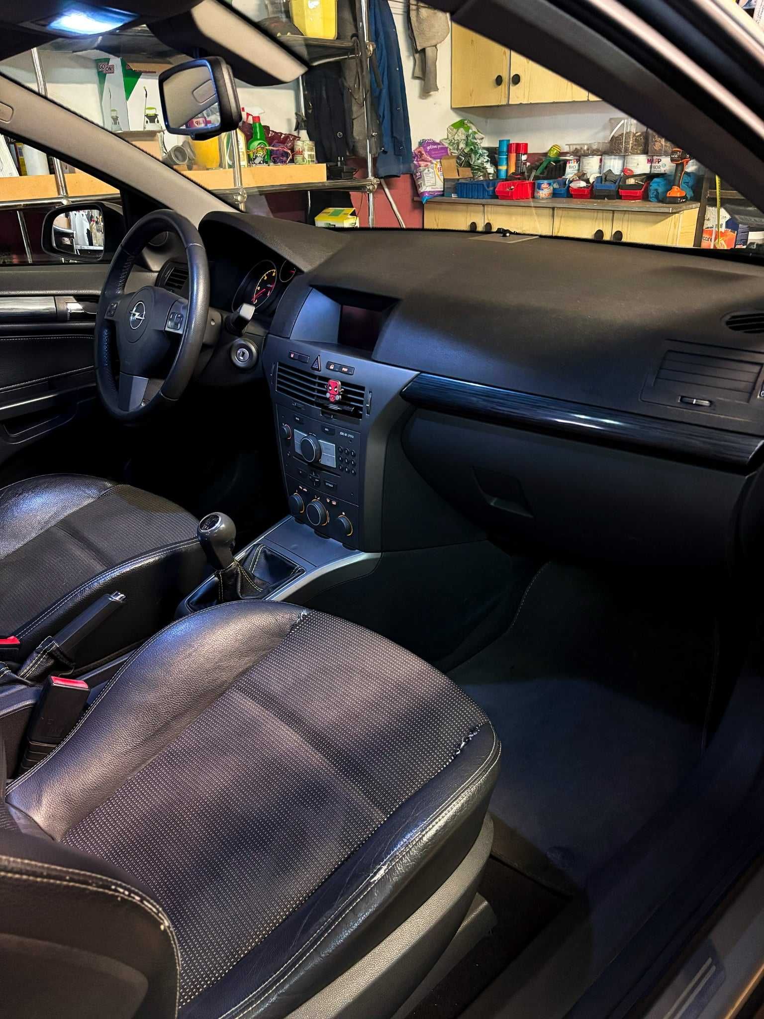 Opel Astra H GTC 1.9 CDTI 2005r.