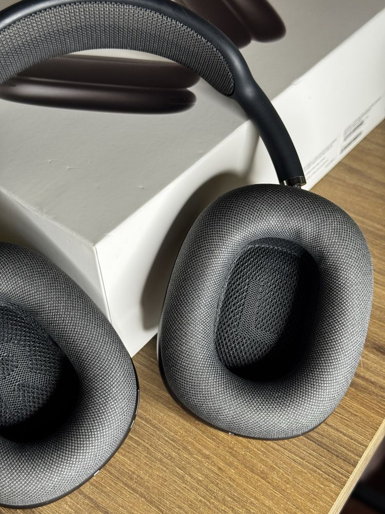 Apple AirPods Max Space Gray