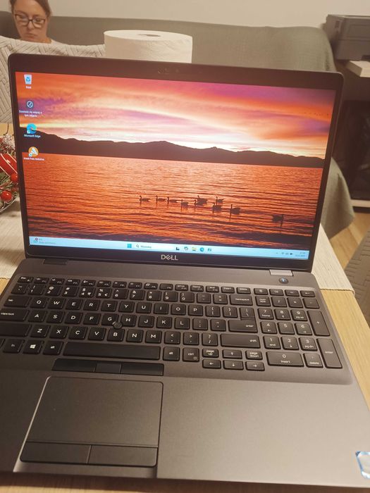 Wydajny i duży laptop biznesowy Dell Latitude 5500 z procesorem i7