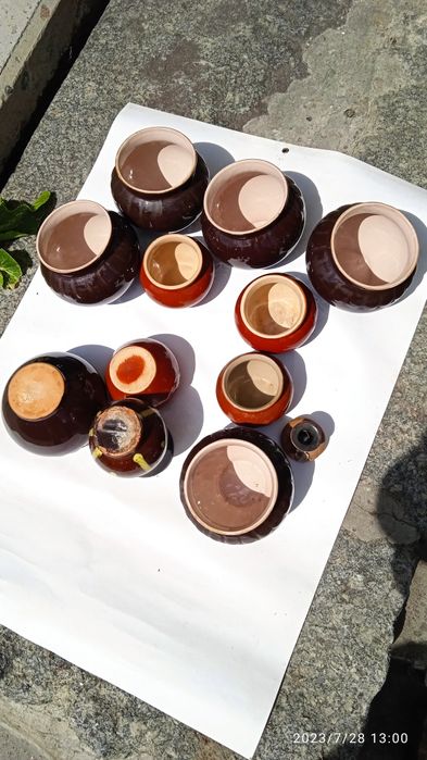 Горшки из обожженной глины.