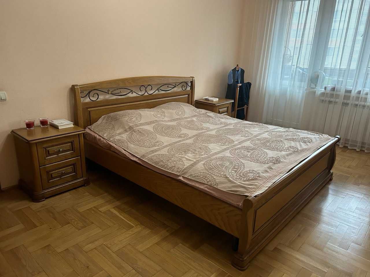 Меблі для спальні "Вікторія" (дуб) з кованими елементами виробник Явір