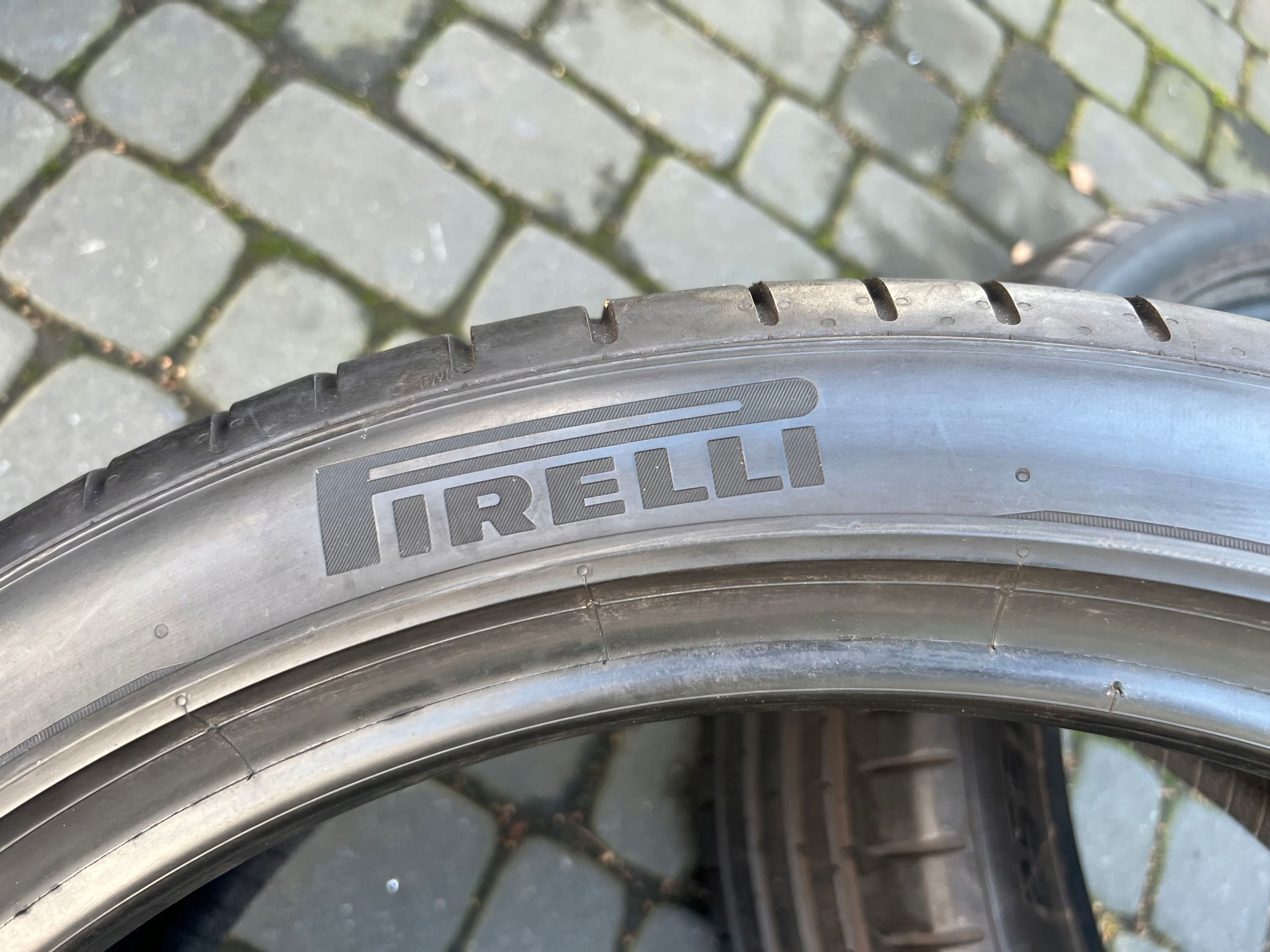 Opony Pirelli PZERO - 255/40/21