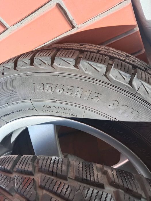 Шини з дисками зима 195/65 R15