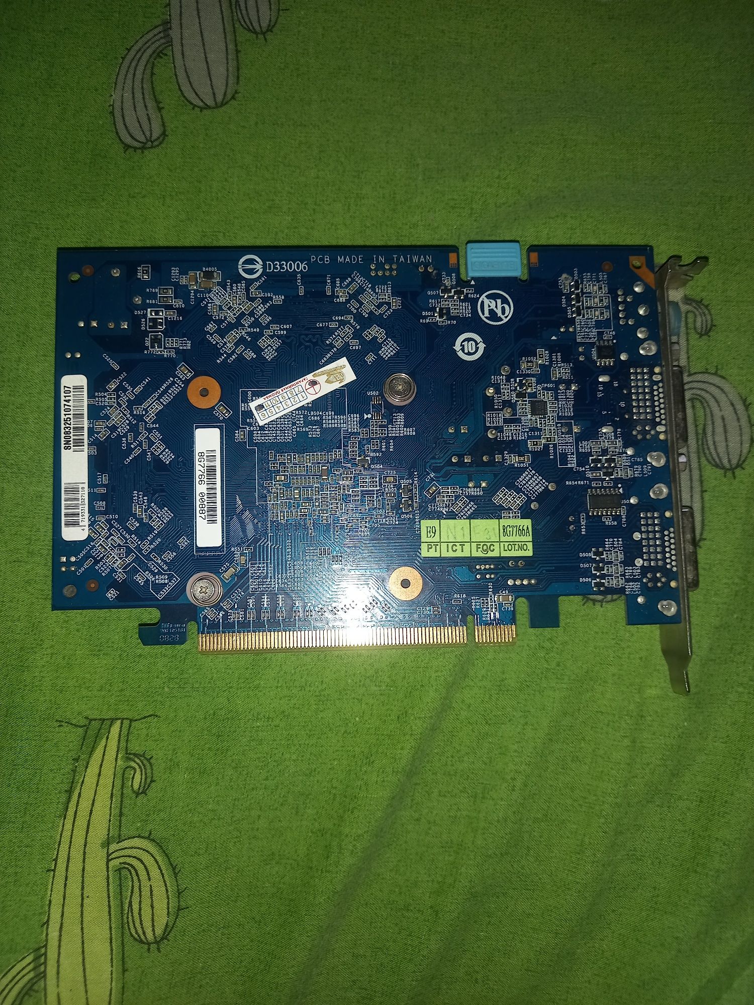 Продам видеокарту GF 9500 GT 512mb полностью рабочая.