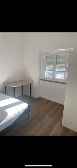 Quarto casal iluminado