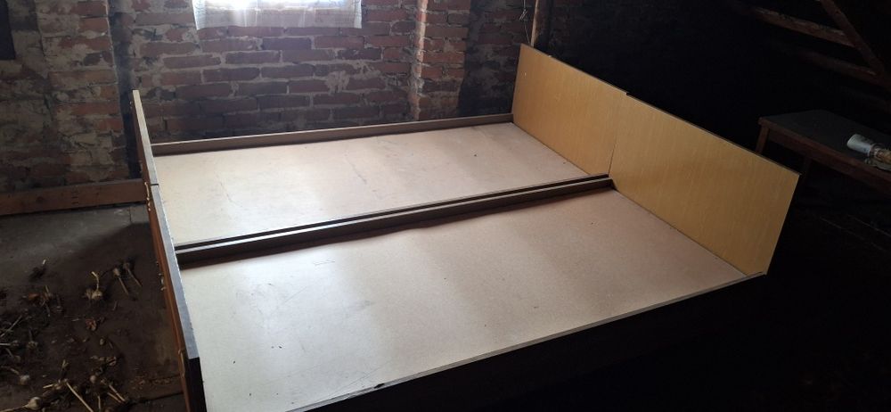 Ліжко односпальне В наявності 2 шт