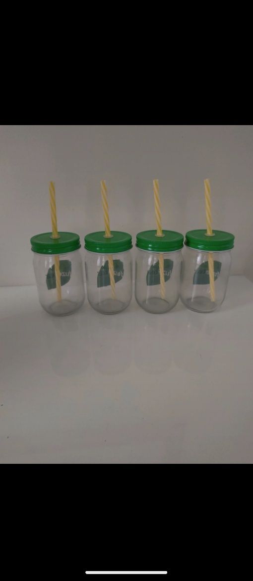 Fuzetea zestaw 4 nowych szklanych kubków ze słomką/ szklanki/ kufle