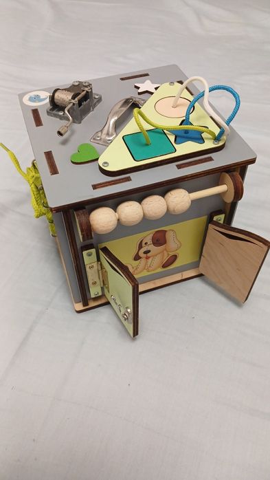 Бізікуб для малечі