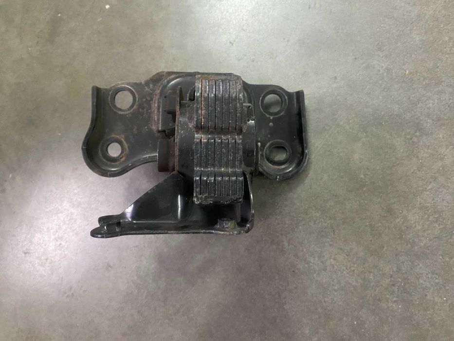 Подушка опора двигуна ліва Toyota Auris Corolla E180 1.6 2013-2018р.