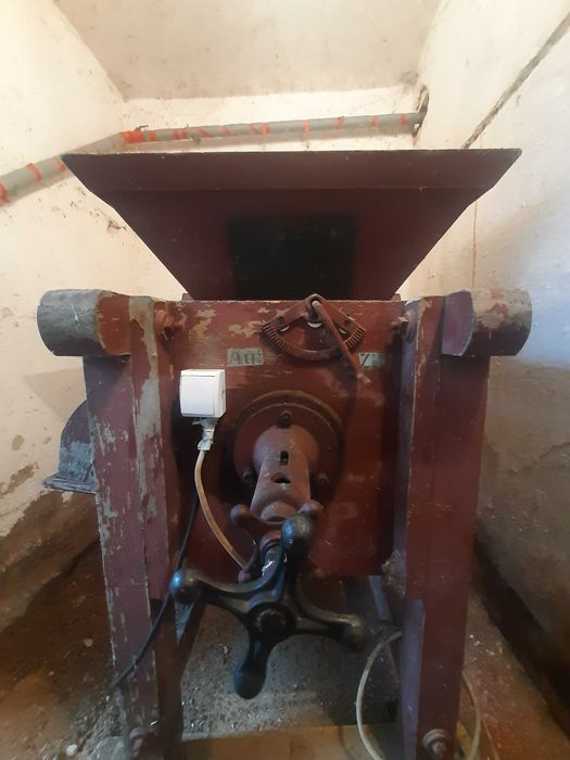 zabytkowy śrutownik