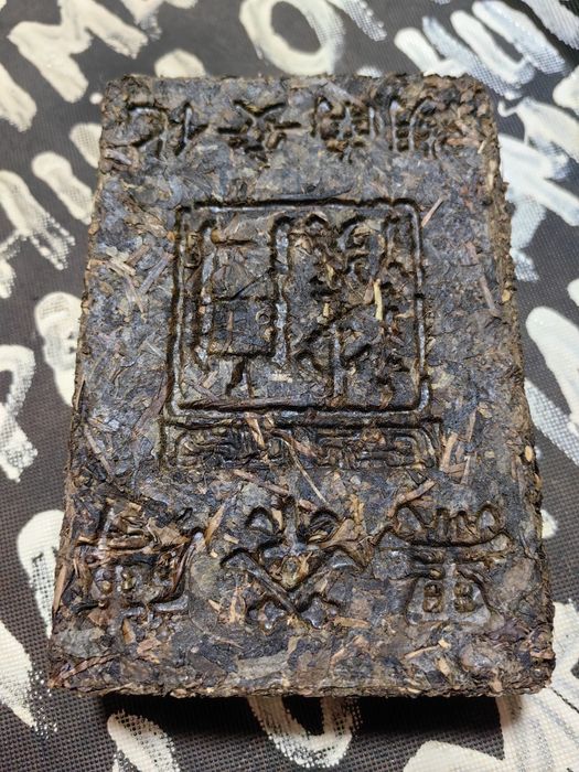 Czarna herbata Hei Cha 2016