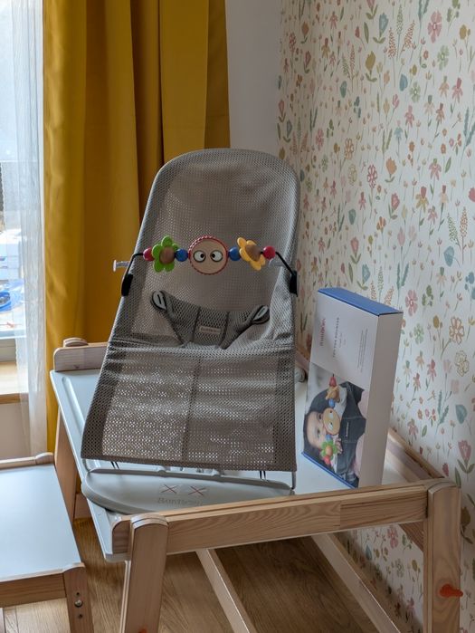 BABYBJORN - leżaczek BLISS MESH - Szarobeżowy + Zabawka