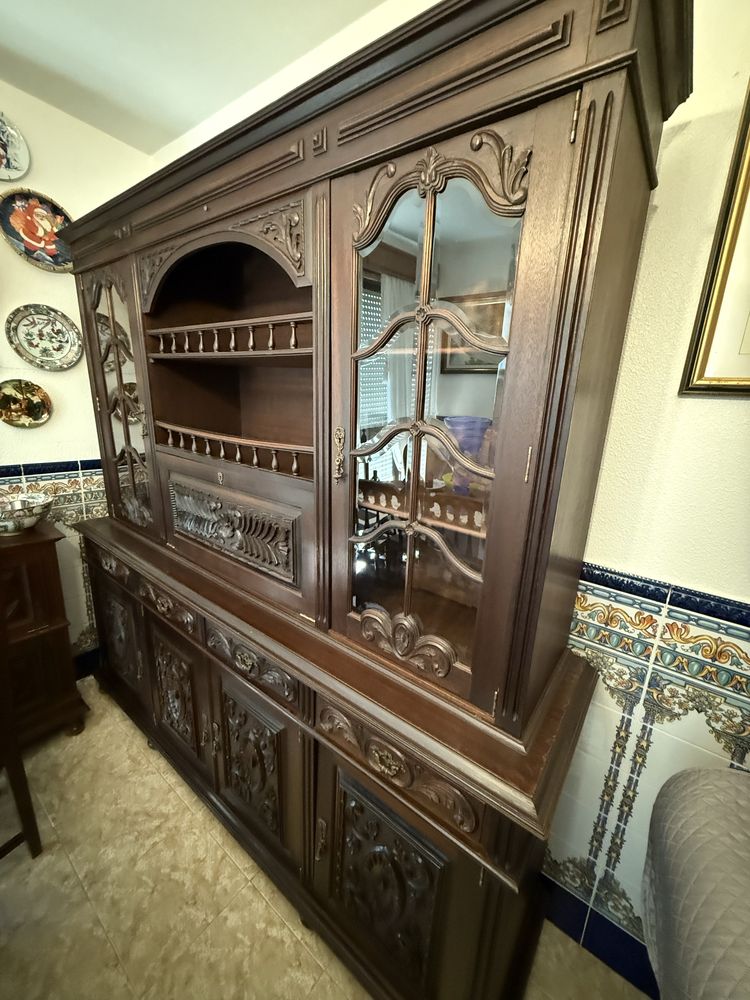 Conjunto de Sala de Jantar Clássico em Madeira Maciça