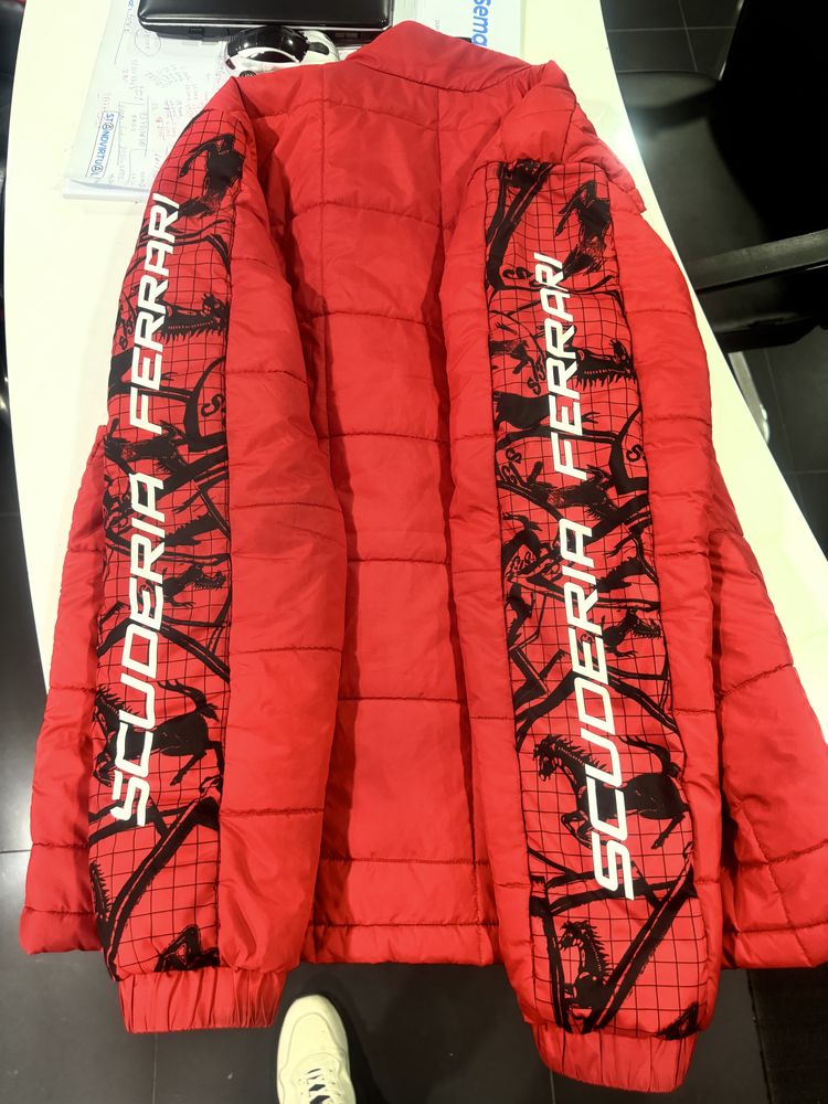 Casaco scuderia ferrari marca Puma tamanho L