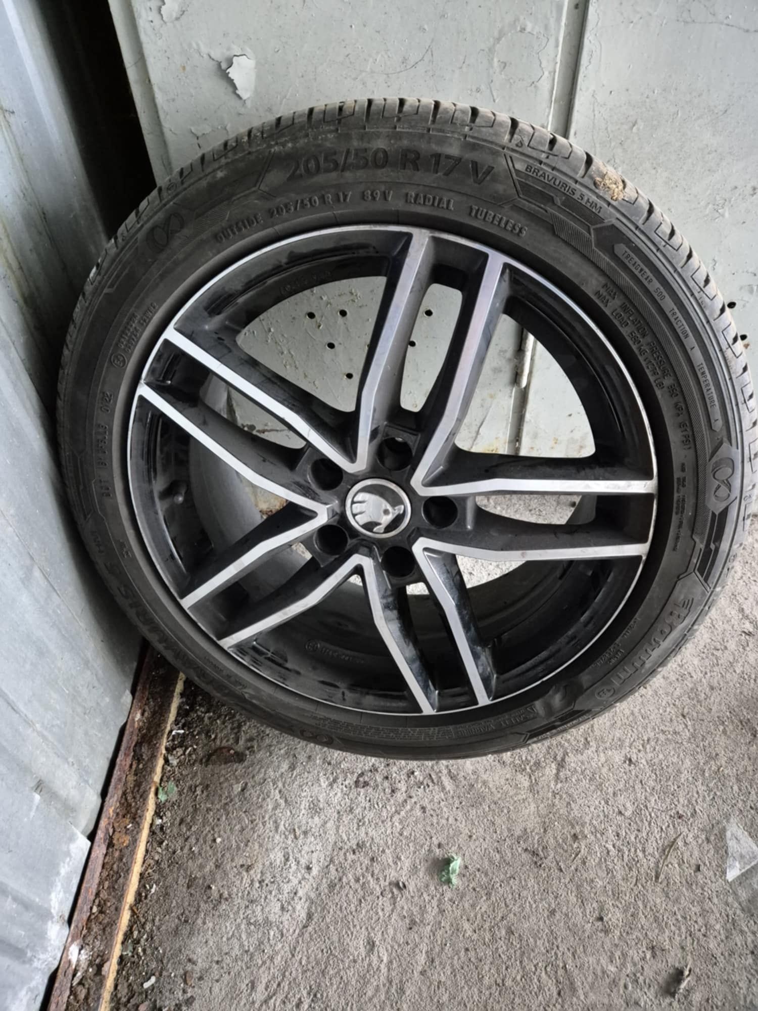 Opony z aluminiowymi felgami