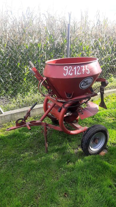 Mały rozsiewacz do traktorka