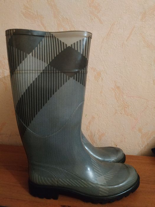 Резиновые сапоги 37р.Доствка по городу бесплатно