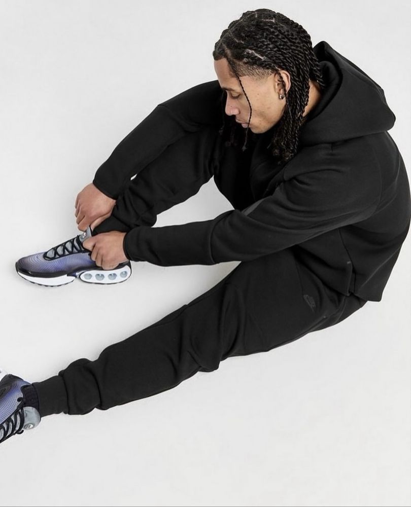 Костюм NIKE TECH FLEECE BLACK новый , оригинал.