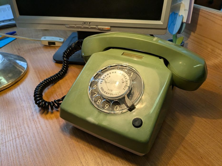 Telefon vintage PRL stary