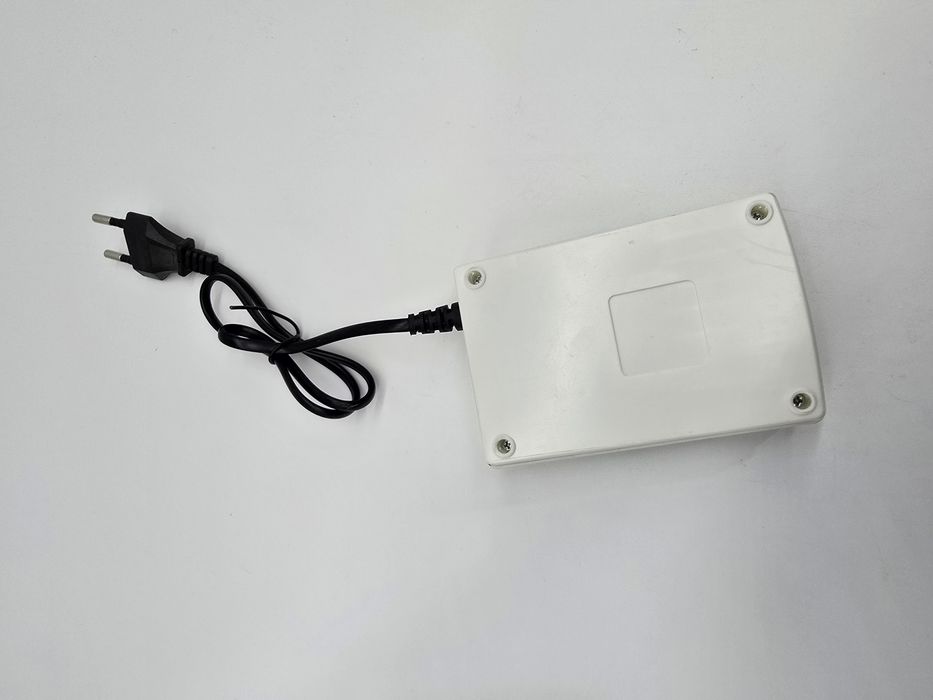 Carregador de pilhas novo