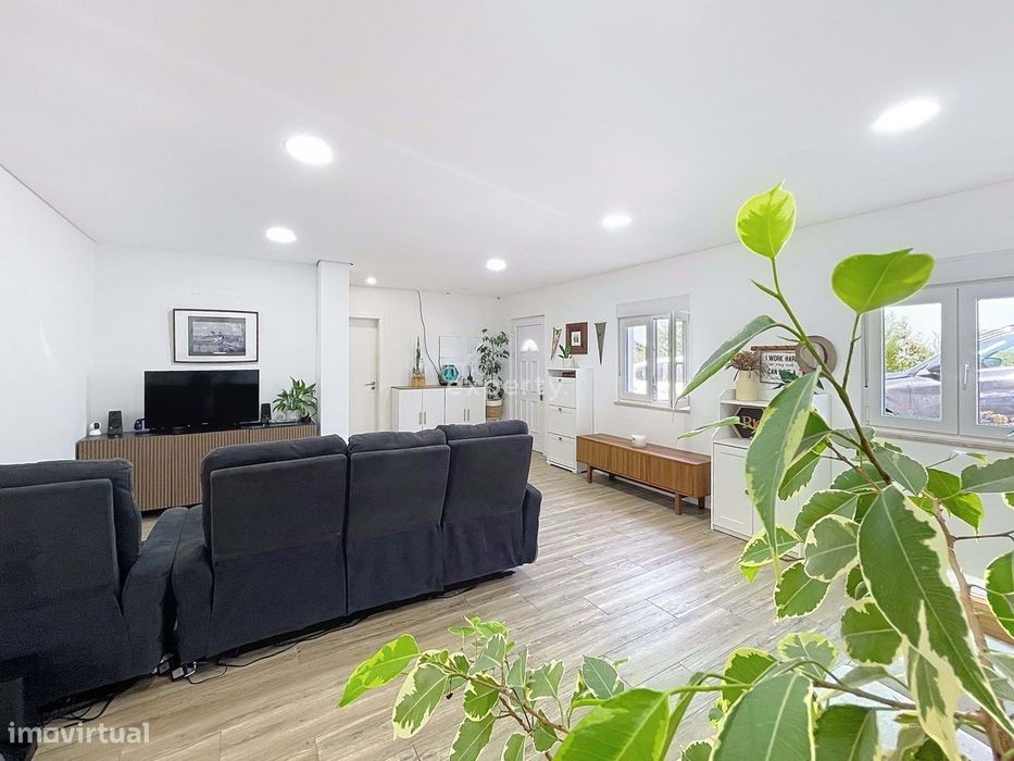 Moradia Térrea Moderna com Vista de Campo em Cadaval, Lisboa