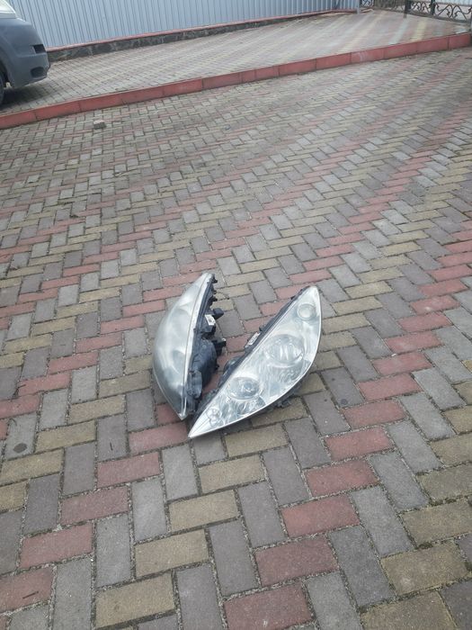 Фари пежо 308 . 2010 р