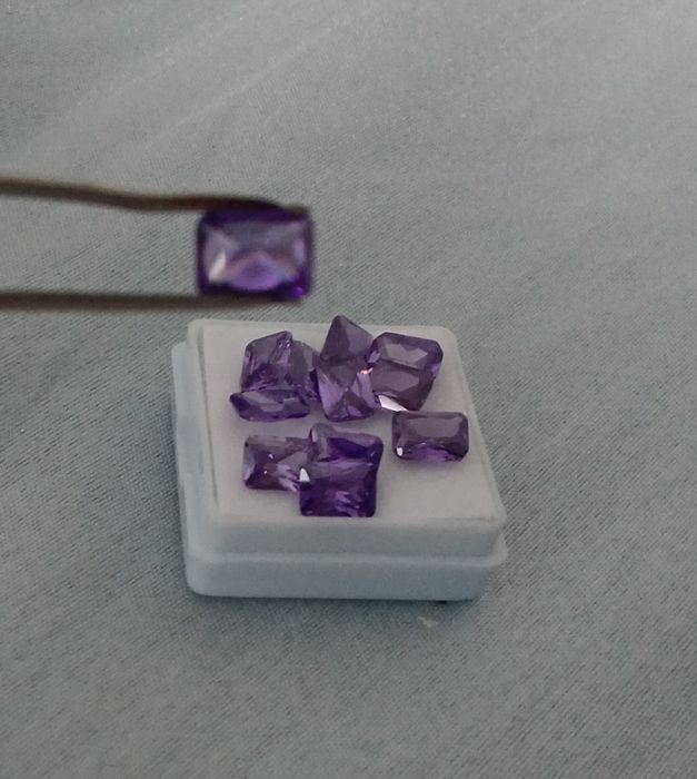 Tanzanite Roxa c corte Esmeralda 7x5mm  c Certificado