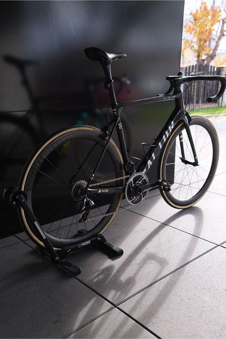 Factor O2 VAM / 56 / Sram Red AXS / Schmolke SL45 / KULT BIKE