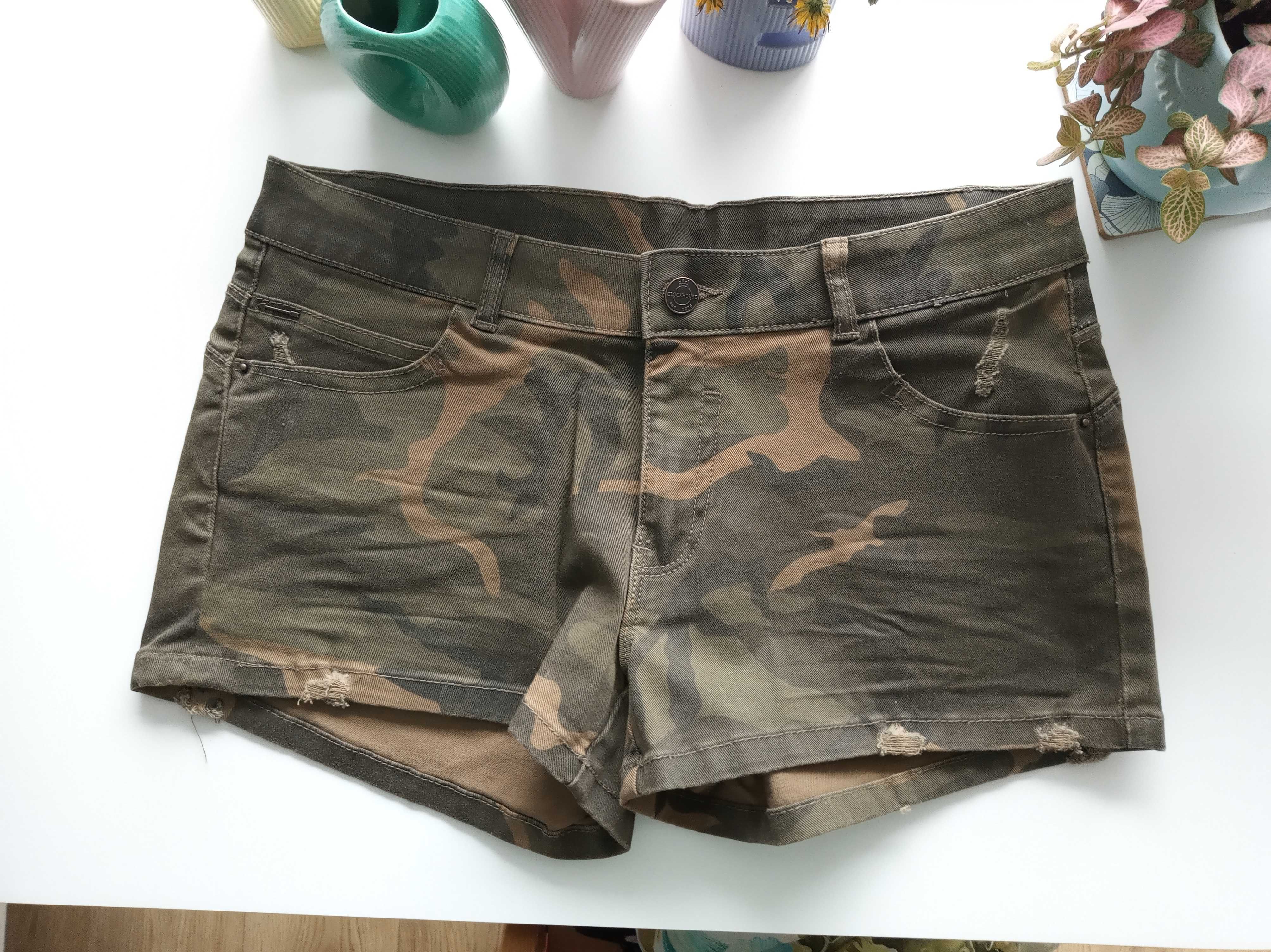 Krótkie spodenki damskie moro M 38 C&A przetarcia szorty