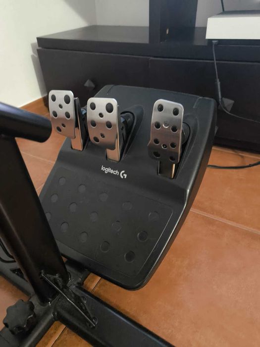 Cadeira Racing Playseat + Volante, pedais e shifter logitech p/ Xbox