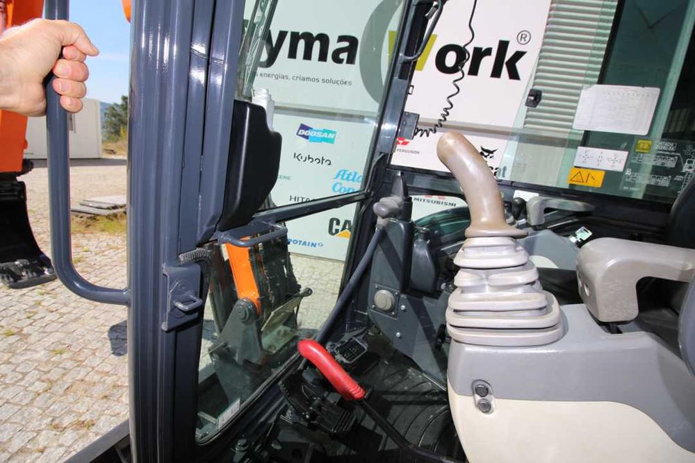 Minigiratória Hitachi ZX 26U de rastos (como nova)