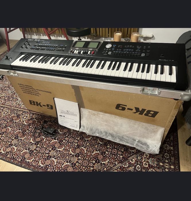 Roland BK9- sytnezator , keyboard BEZ CASE