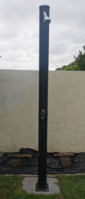 Duche solar em PVC de 23 litros, ideal para zona de piscina ou jardim