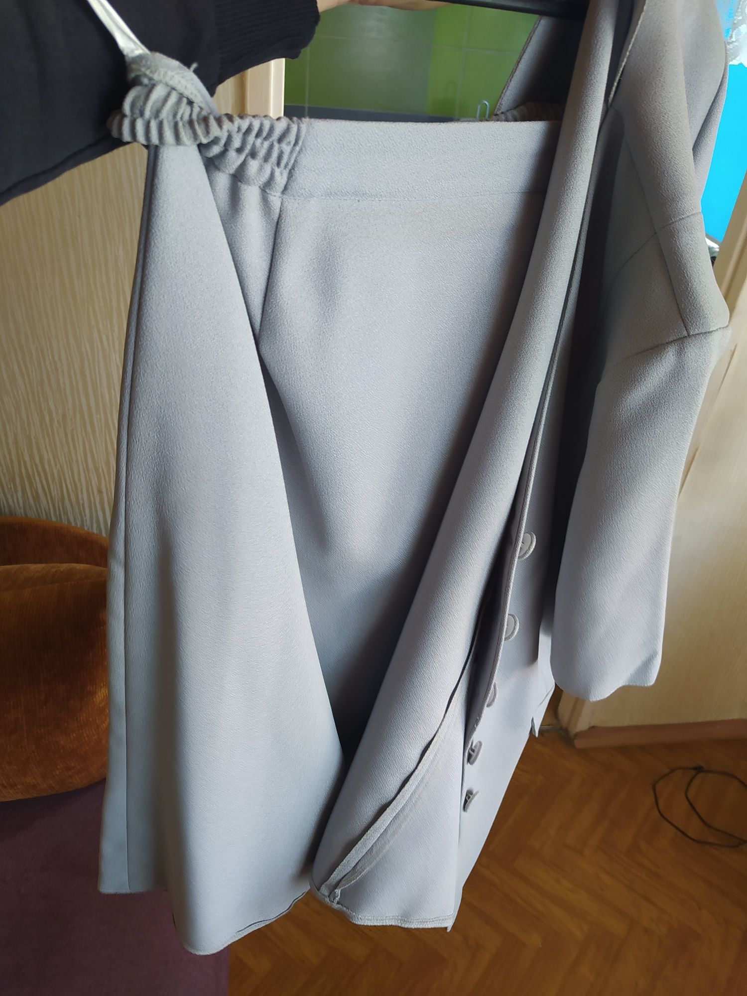 Kostium spódnica i garsonka z krótkim rękawem