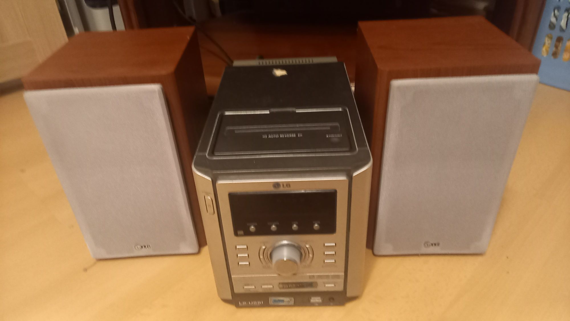 Mini Wieża  LG LX - U251 stereo cd mp3 USB radio kaseta magnetofonowa