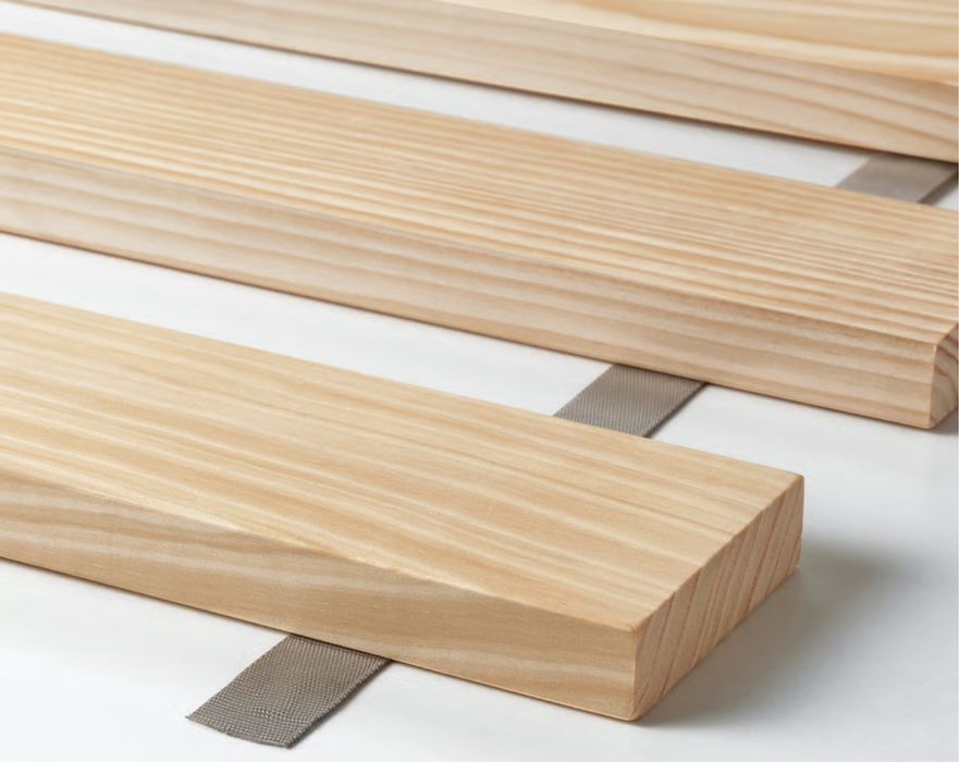 Estrado de ripas LINDBÅDEN IKEA com 90 x 200 cm