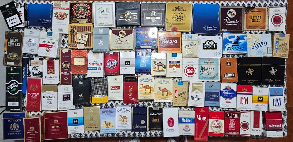 Colecção de maços de tabaco antigos