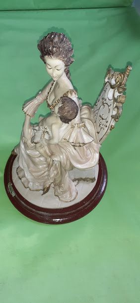 Estatueta Marfinite Mãe Rica