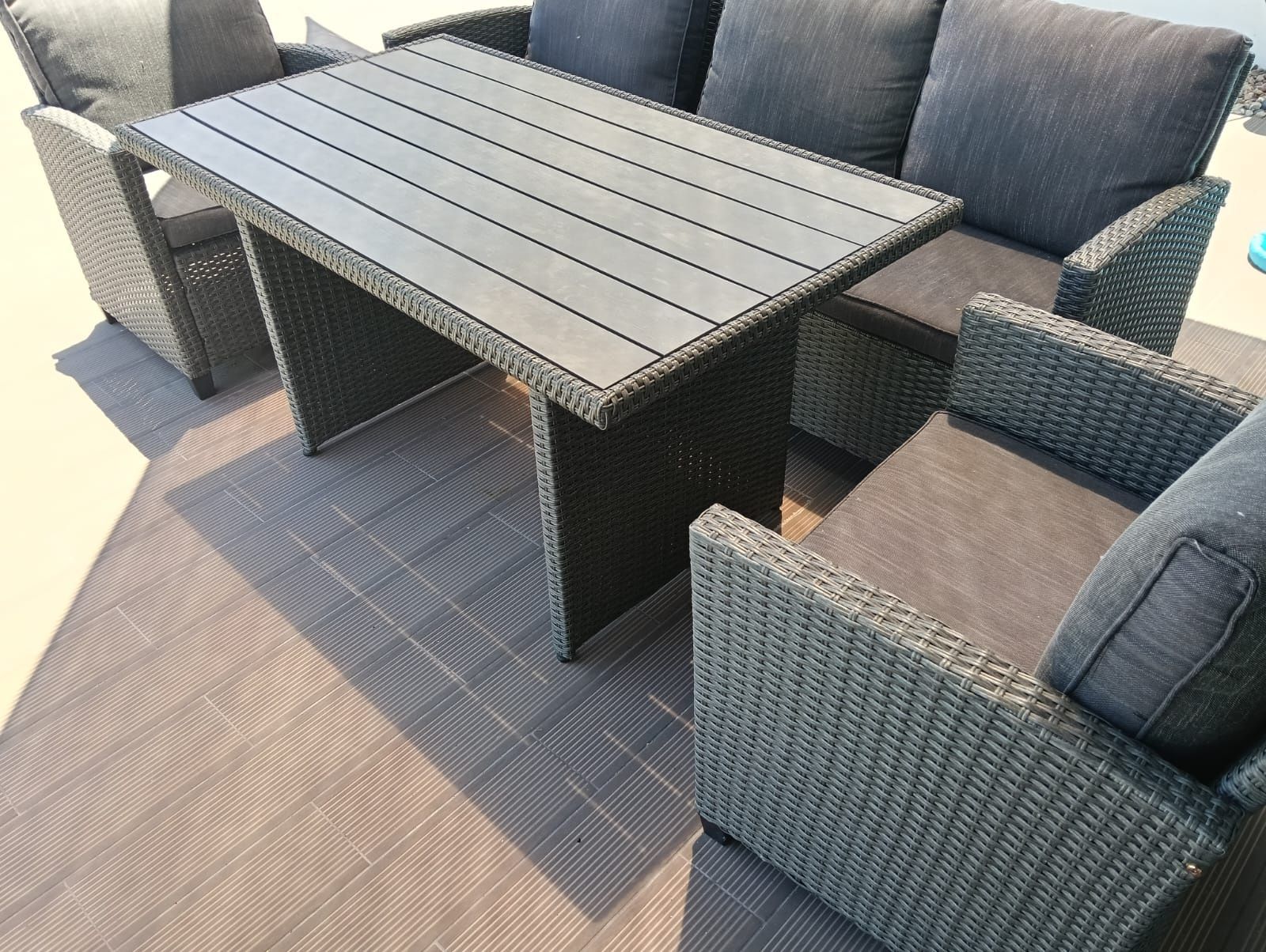 Mesa e cadeiras de jardim